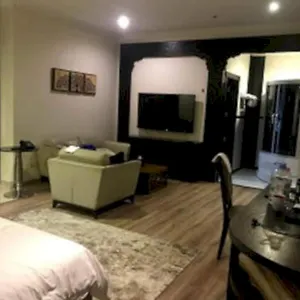 Otel Sunday Near Kingdom Tower
